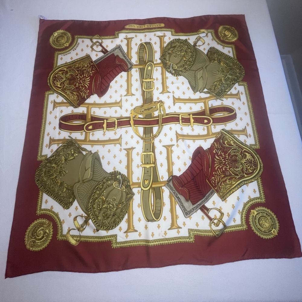 Vintage Hermès Silk Scarf 1994 ‘Selles à Housse’ Burgundy Gold Equestrian Logo - Picture 4 of 16